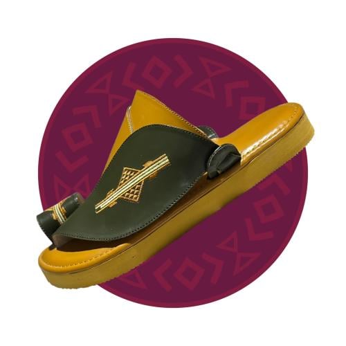 حذاء شرقي مطرز