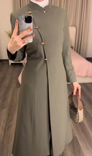 A practical and elegant blazer abaya