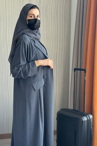 عبايه سفر ياقه رمادي