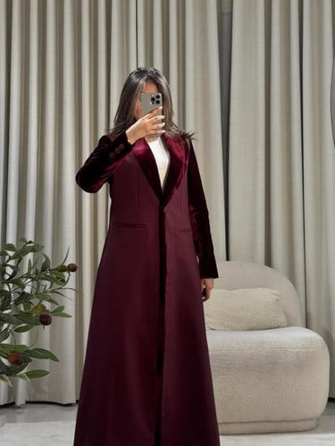 عباية شتوية مخمل مبطن بقصة بليزر ملكية