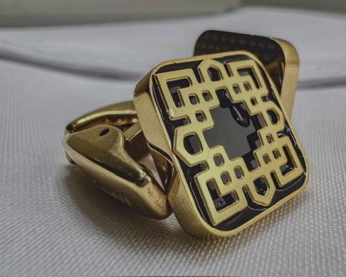 كبك ذهبي واسود مزخرف