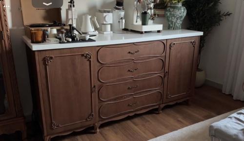 بوفيه - طاولة تلفزيون