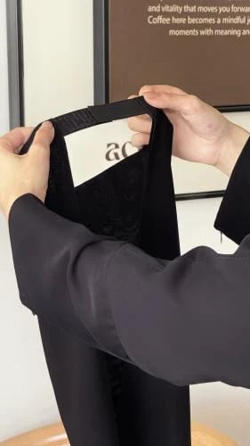 The حج and عمره cover is sticky