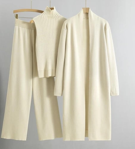 بدلة نسائية