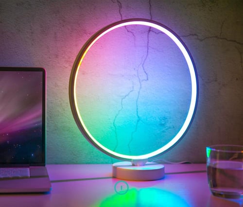 J2 مصباح طاولة بألوان و أوضاع متعددة