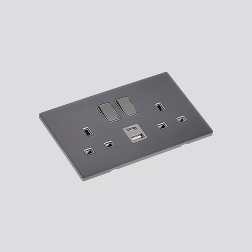 مقبس ثلاثي 13 امبير ثنائي القطب مزدوج