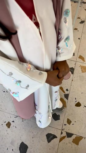 "عبايات أطفال شتوية بلمسة عصرية وجاذبية ساحرة! اجع...