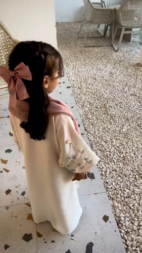 "عبايات أطفال شتوية بلمسة عصرية وجاذبية ساحرة! اجع...