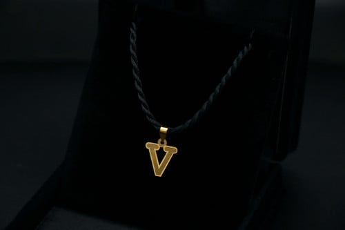 حرف ذهب V عيار 21 (P2314)