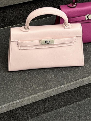 شنطة بيوند 22 كيلي ستايل مع ستراب- باودر بينك (ورد...