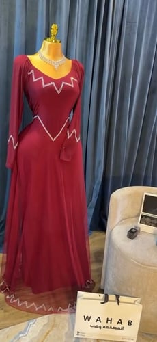 فستان عنابي بكرستال