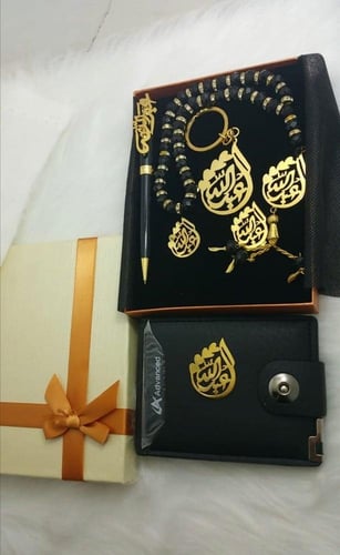 طقم رجالي بالاسم فضي أو ذهبي