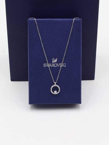 عقد الأناقة الأزلي من سواروفسكي