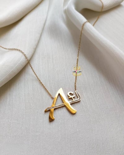 قلادة حروف الحب