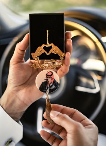 تعليقة سيارة مع الصوره