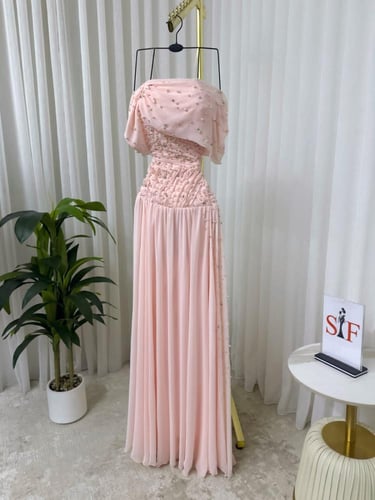 فستان باربي مع دانتيل