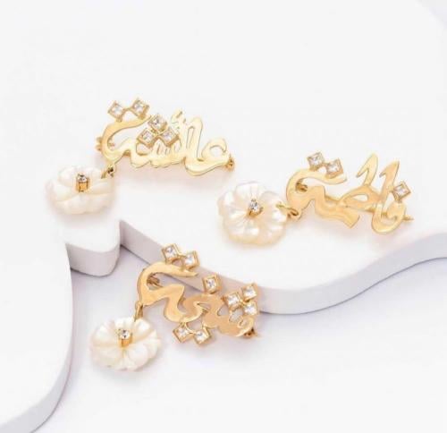 بروش نسائي مع شكل ورده