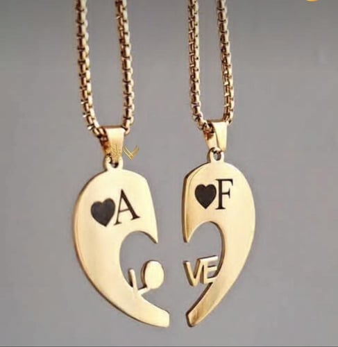 عقد القلبين المتكاملين: رمز الحب الأبدي