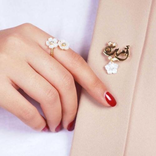 بروش نسائي بلاسم مع شكل ورده