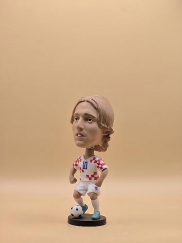 فيقرز لاعبين براس هزاز مودريتش