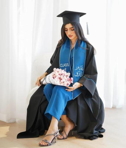 عبايات تخرج 2025