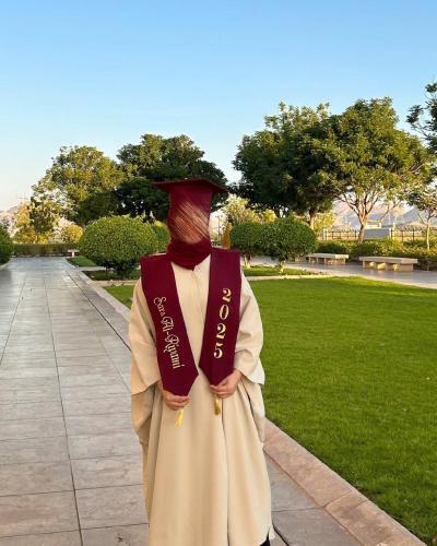 عبايات تخرج 2025