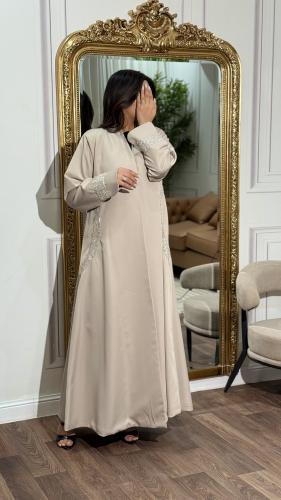 عباية بيج فاخرة بتطريز كريستالي أنيق