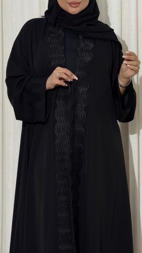 A soft and beautiful abaya, embroidery on the collar with sleeves, internet fabric, double cloosh.