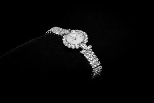 ساعة نسائية زركون باللون الفضي