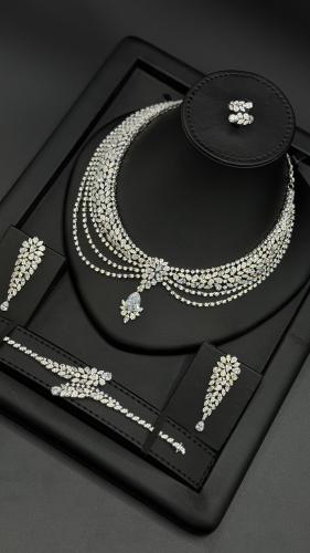 طقم زركون دقة ألماس - الهالة الملكية