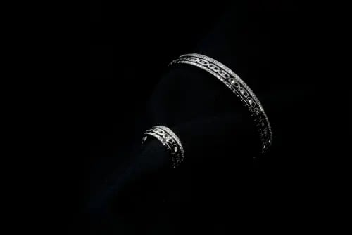 اسواره مع خاتم زركون فضي