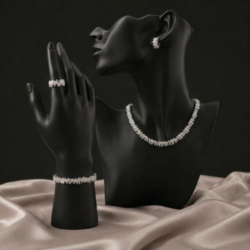 Zircon set with diamond precision