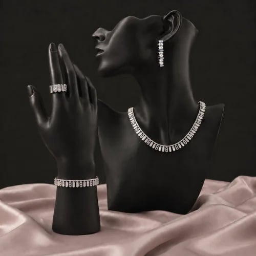 Zircon set with diamond precision