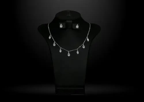 تشوكر زركون مع حلق