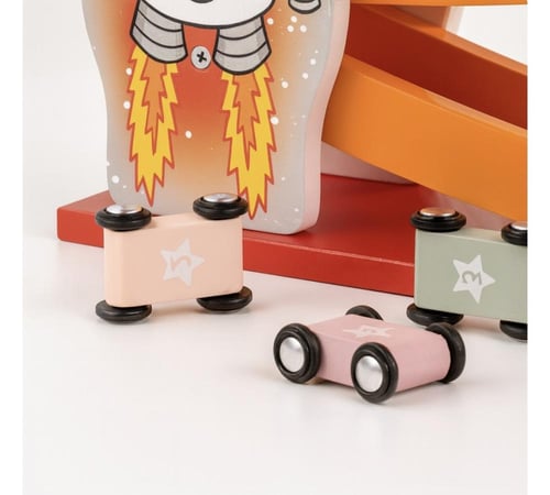 سكة قطار فضائية خشبية