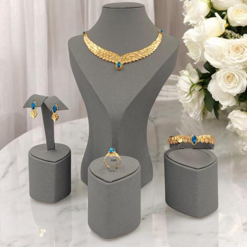 طقم ذهب الصقر عيار 21 تصميم جناح صقر الوزن 39.9 جر...