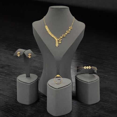 طقم ذهب عيار 21 ذهب صافي بوزن 10.7 جرام