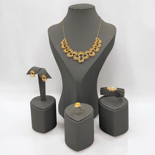 طقم ذهب عيار 21 ذهب صافي بوزن 15.7 جرام