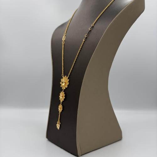 عقد ذهب عيار 21 مستوحى من جمال الزهور