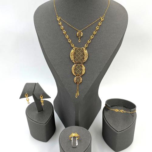 طقم ذهب عيار 21 الوزن 13.6 جرام