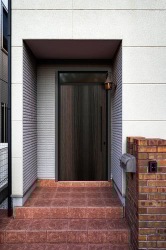 باب خارجي المنيوم درفة واحدة مع ثابت علوي