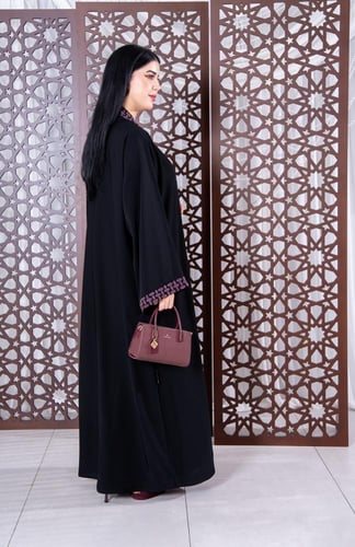 طقم البشت الملكي 2026