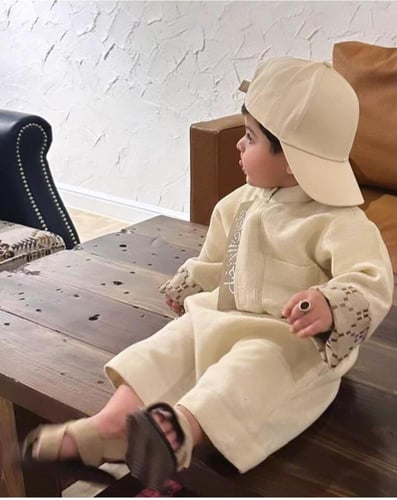 ثوب او دشداشة بتصميم كويتي بالاسم