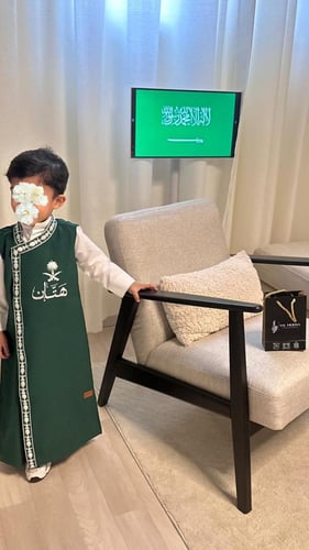 دقلة اليوم الوطني للأطفال بلون أخضر فاخر