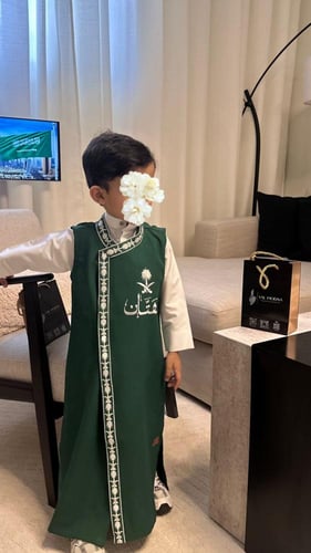 دقلة اليوم الوطني للأطفال بلون أخضر فاخر