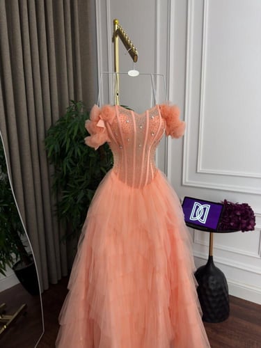 فستان عنود