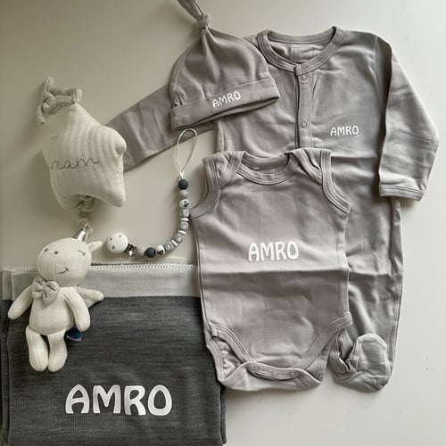 بوكس هديه مع بطانيه وبربتوز خارجي وداخلي وقبعه ودم...