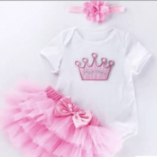 بوكس هديه كرتوني مع طقم بربتوز وتنوره وربطه شعر