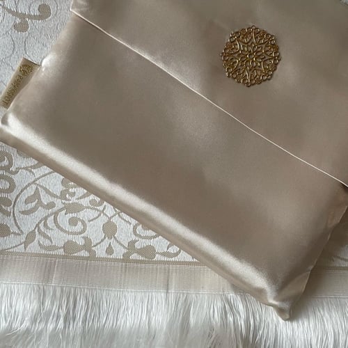 سجاده صلاه للبالغين مع شنطه بالاسم