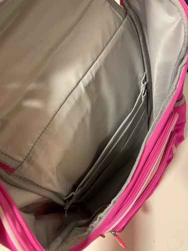 شنط مدرسيه للمتوسط وثنوي بحجم كبير مع اضافه الاسم